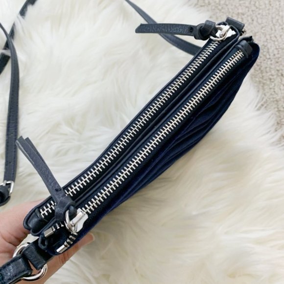 Old Navy Blue Velvet Chevron Crossbody Bag - Picture 4 of 12